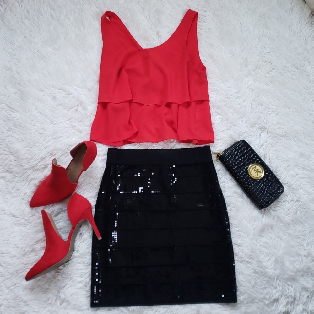 Sparkling black pencil skirt